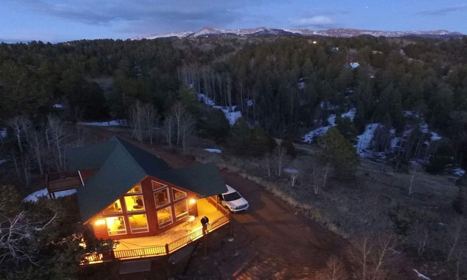 Cripple Creek Cabin | Mountain Dream Hot Tub! Views! Privacy! Pool table,Wi-Fin