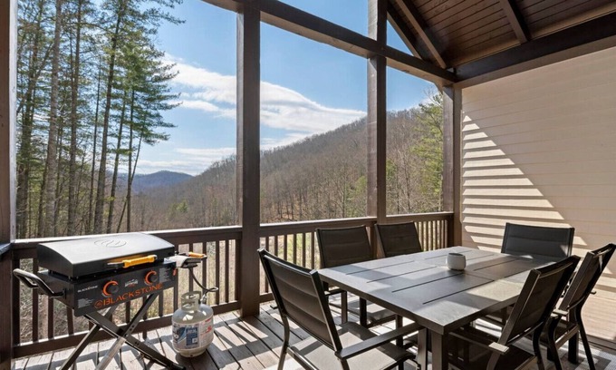Sylva Condo | Mountain Escape, Balcony, Grill, and View!