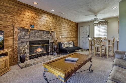 Gatlinburg - Pigeon Forge House | Mountain Escape, Resort Pool, 685 FREE tickets each paid day, Mountain Views!