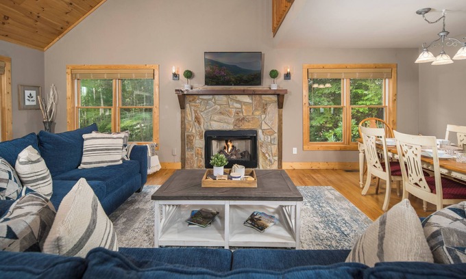 Boone Cabin | Mountain Escape With Hot Tub