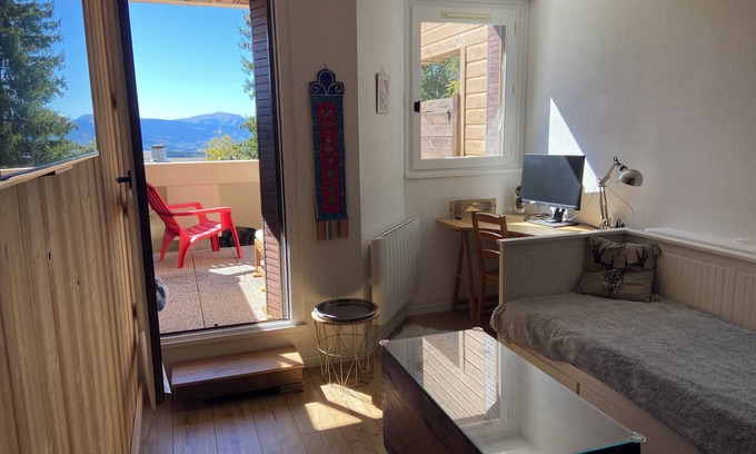 Font-Romeu-Odeillo-Via Apartment | Mountain studio with south-facing terrace