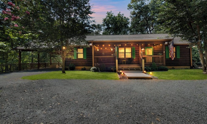 Eagle Mountain Cabin | Mountain Getaway for 12- Game Room, Pools, Fireplace, Hot Tub, Firepit, King Bed