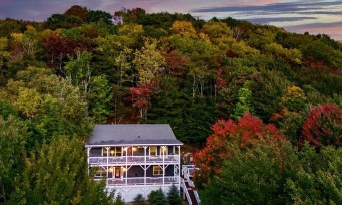 Beech Mountain House | Mountain Getaway - Hot Tub, Skiing & Firepits!