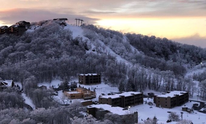 Sugar Mountain Condo | Mountain Getaway. Furnished 2/2 Condo, for the Outdoor Enthusiast! Free 5G WIFI