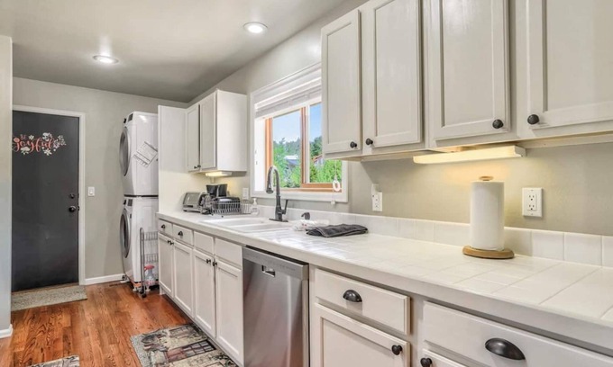Woodland Park Cabin | Mountain Getaway★ PIKES PAEK★Charis ★ Close to City Center★ Window AC★Fire Place