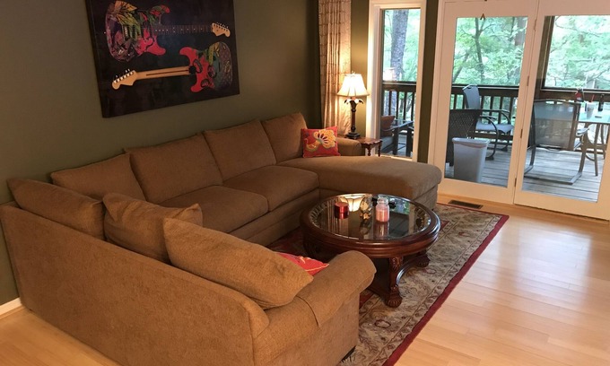 Mount Ida Condo | Mountain Harbor East Condo 2 Bedrooms 2 Baths Screened in Deck.