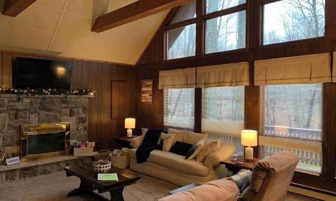 Gouldsboro Cabin | Mountain Lodge by the Lake in the Poconos