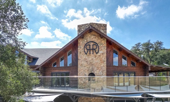 Alpine Cabin | Mountain Luxury Lodge in Alpine!