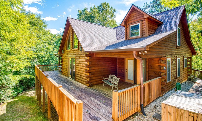 Lake Lure House | Mountain resort cabin - on-site golf, pools, sports courts - dog-friendly