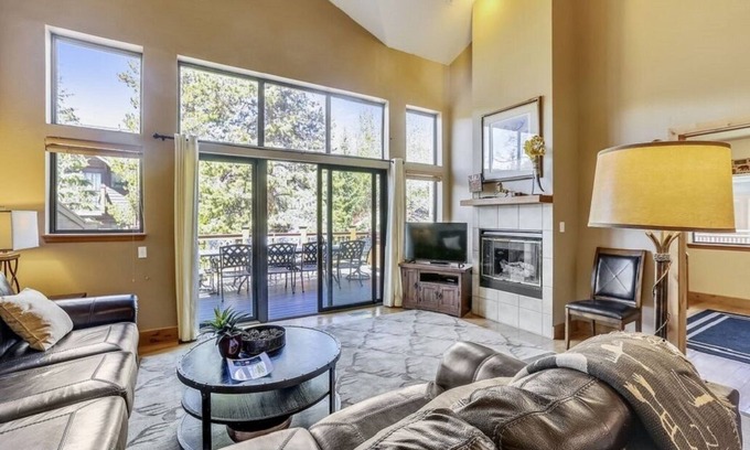 Warrior's Mark House | Mountain Retreat Townhome, Walking distance to lifts/town, Private hot tub