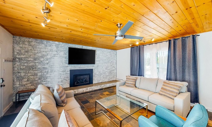 Kings Beach Ski Chalet | Mountain-side home base with fireplace, WiFi, full kitchen & patio with firepit