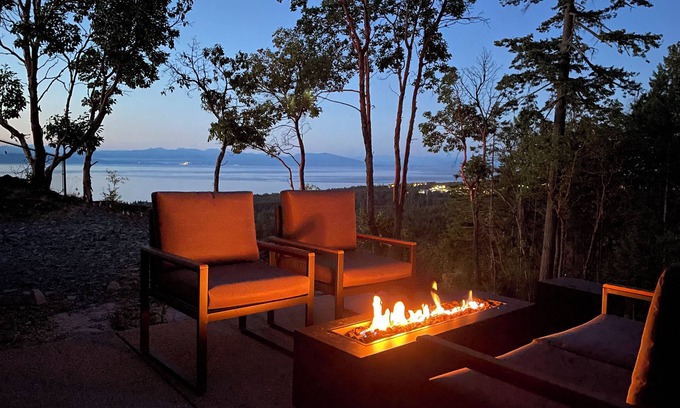 Regional District of Nanaimo House | Mountain Suite ⭐️ Ocean View Fire Pit ⭐️ Heated Bath Flr ⭐️ Near Nanaimo Ferry ⭐️ WD