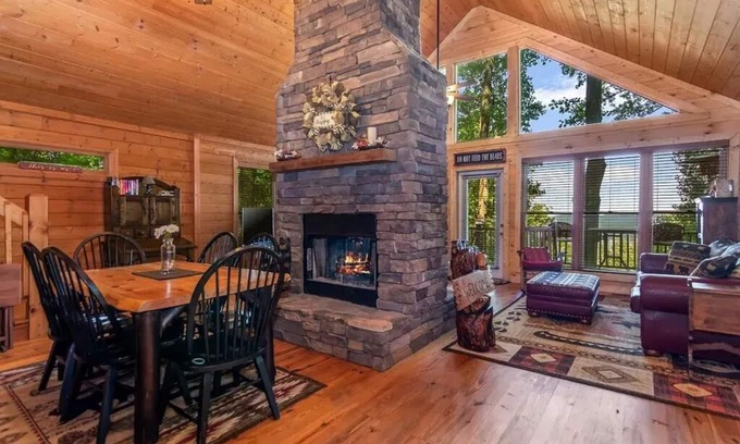 Walnut Mountain Cabin | Mountain top cabin with big views and a relaxing hot tub.