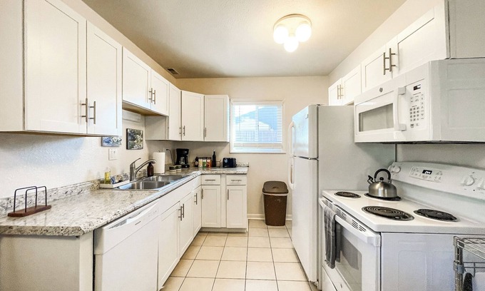 Woodland Park House | Mountain Town Apartment /Walk to main street!