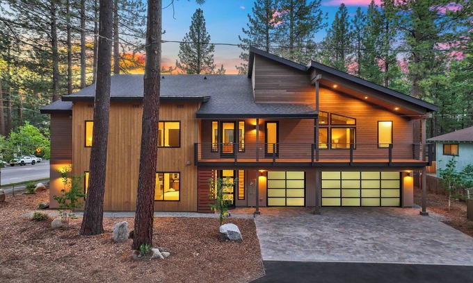 South Lake Tahoe House | Mountain Trail Lodge at Ski Run