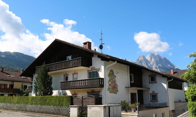 Garmisch-Partenkirchen Apartment | Mountain View Apartment
