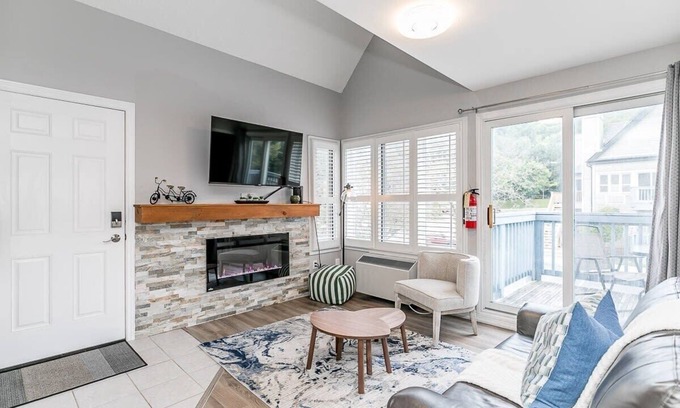 Craigleith Condo | Mountain View - Pool, 2 Private Patios, Shuttle