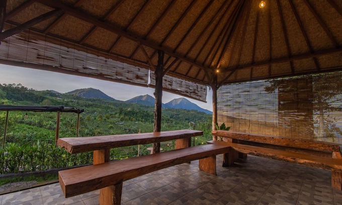 Gobleg Cabin | Mountain View! 1BR Tent in Buleleng