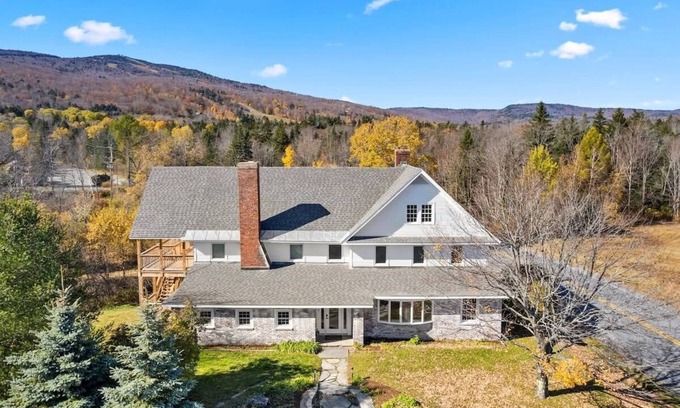 West Dover House | Mountain View 8-BR Lodge 2-Min to Mount Snow