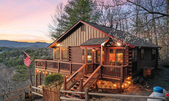 Ellijay House | Mountain view cabin near Ellijay w/hot tub!