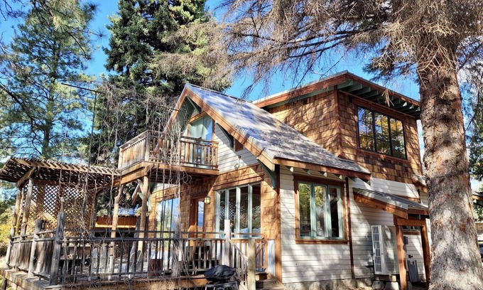 Winthrop House | Mountain View Castle-Dog Friendly and a Block Above Winthrop!