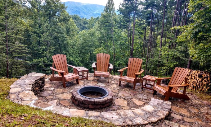 Gatlinburg - Pigeon Forge Cabin | MOUNTAIN VIEW! Cozy 2BR/2BA Cabin! Fire Place, Hot Tub, Outdoor Fire Pit & more