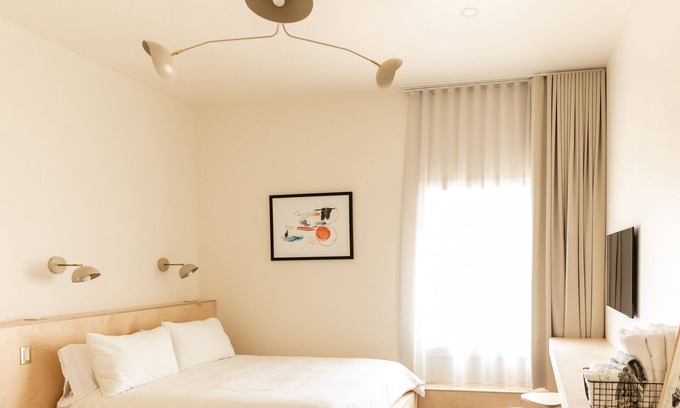 L'Ile-du-Havre-Aubert House | Mountain view family room
