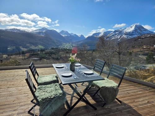 Møre og Romsdal Ski Chalet | Mountain View Lodge