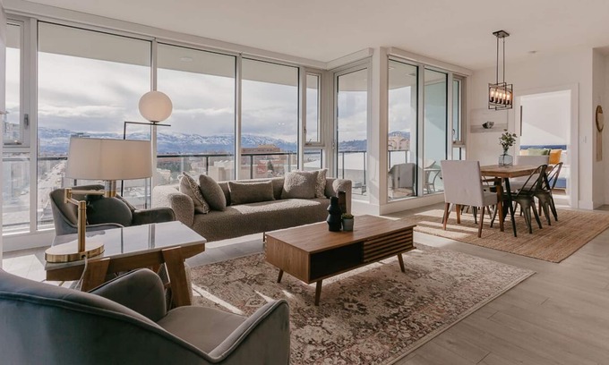 Cultural District Condo | MOUNTAIN VIEW ✧ SLEEPS 4 | CLOSE TO KGH/UBCO ✧