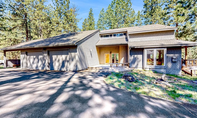 Black Butte Ranch House | Mountain-view ranch house with fireplace, W/D, central AC & bikes - dog-friendly