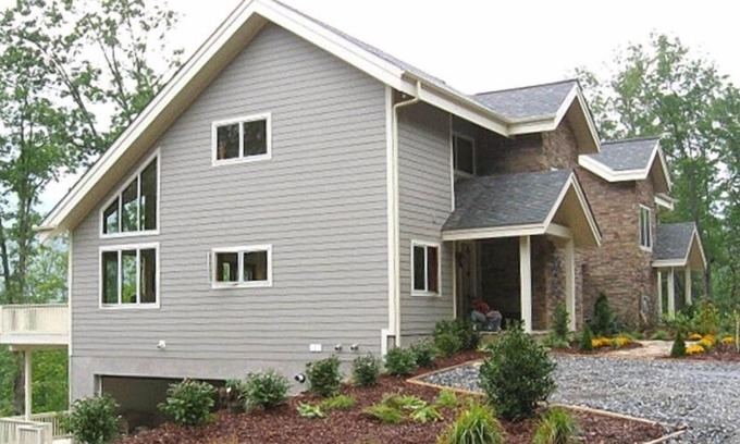 Burnsville House | Mountain Views, 4 bedroom, Sleeps 12.