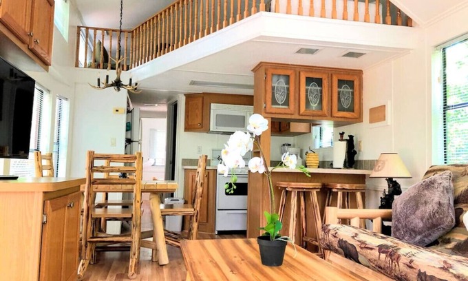 Whittier Cabin | Mountain Views Cabin with Loft WiFi Pets Casino Fire pit Tesla Charger