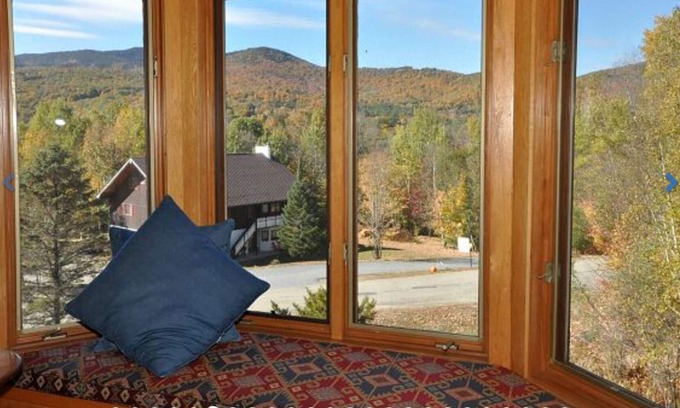 Jackson Condo | Mountain View’s, close to Storyland, hiking trails, North Conway, & Jackson.
