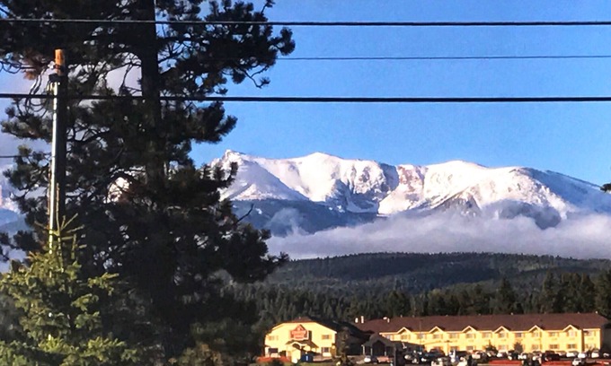 Woodland Park Cabin | Mountain Views-HotTub -Cozy Fireplace