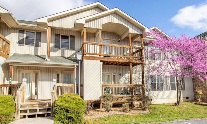 McGaheysville Condo | Mountain Views, Private Balcony, Resort amenities!