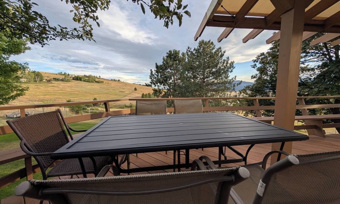 Missoula House | Mountain Views with Expansive Deck Luxury 4BR Home. nNear Downtown and Airport