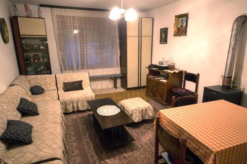 Nisava District House | Mountain Village House in Čukljenik