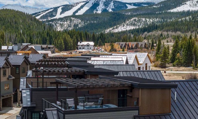 Winter Park Ski Chalet | Mountain Wellness | Hot Tub Mountain View Cozy