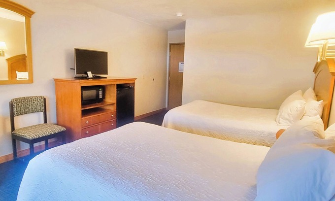 Philippi Hotel | Mountaineer Inn