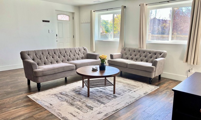 Sandy Apartment | Mountain’s Rest: A 3-bedroom Retreat Near World Class Skiing