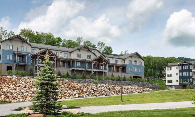 Ludlow Condo | Mountainside 1-BR Ski-In/Out Okemo Retreat