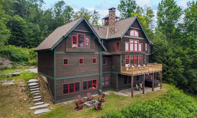 Ludlow House | Mountainside 5-BR Ski-In/Out Okemo Estate