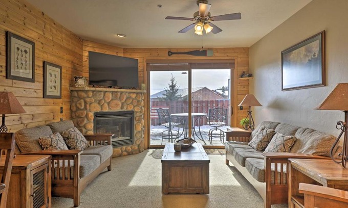 Grand Lake Apartment | Mountainside Grand Lake Condo with Patio!
