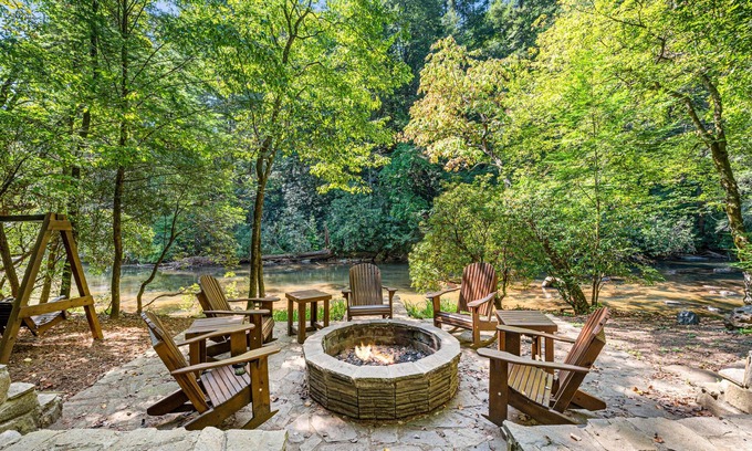 Ellijay Cabin | Mountaintown Creek Lodge - Ellijay GA