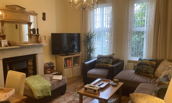 Belfast Apartment | Mountroyal Victorian Self Catering apartment 2 (Sleeps7)