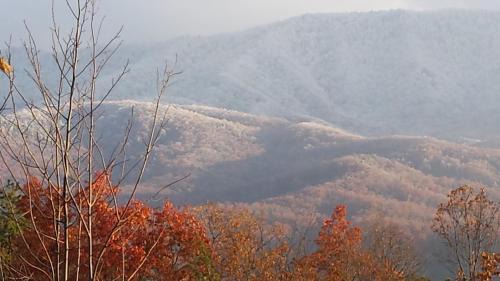 Gatlinburg - Pigeon Forge House | MountScape, Escape to the Mountains! Private hot tub, MTN views