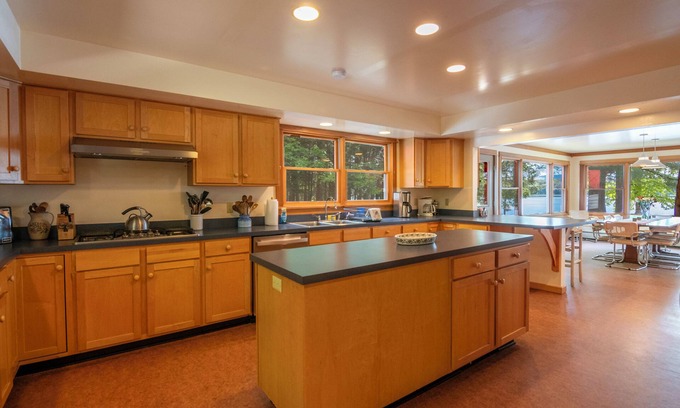 Saranac Lake Cabin | Mouse House: Pet & Family-Friendly Lakefront Camp