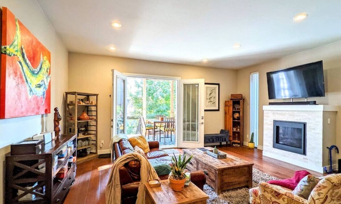 Sloan Lake House | ★ Movie Theater ★ Fire Pit ★ Outdoor Space! ★