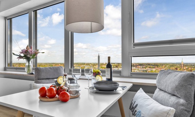 Schleswig Apartment | Möwenblick in the Wikingturm - directly on the water, view of the Schlei, 24th floor, shower room