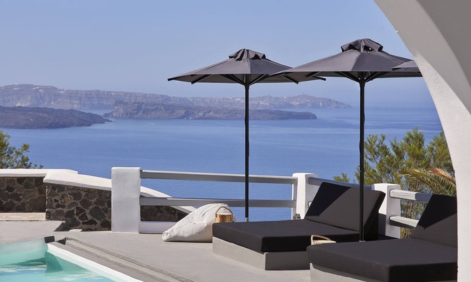 Finikia Hotel | Mr and Mrs White Oia – Santorini